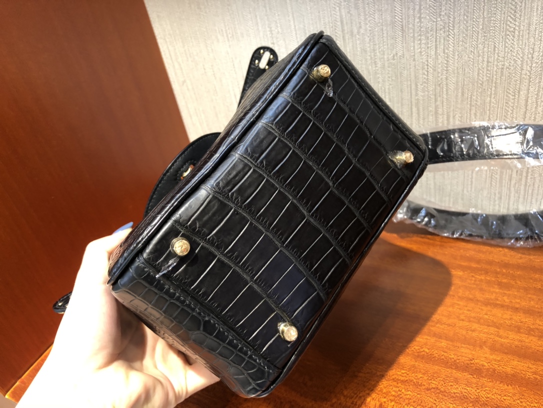 에르메스 미니 린디백 블랙 금장 악어가죽